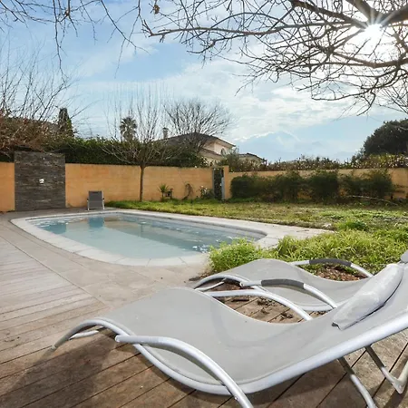 펜션 Piscine Privative